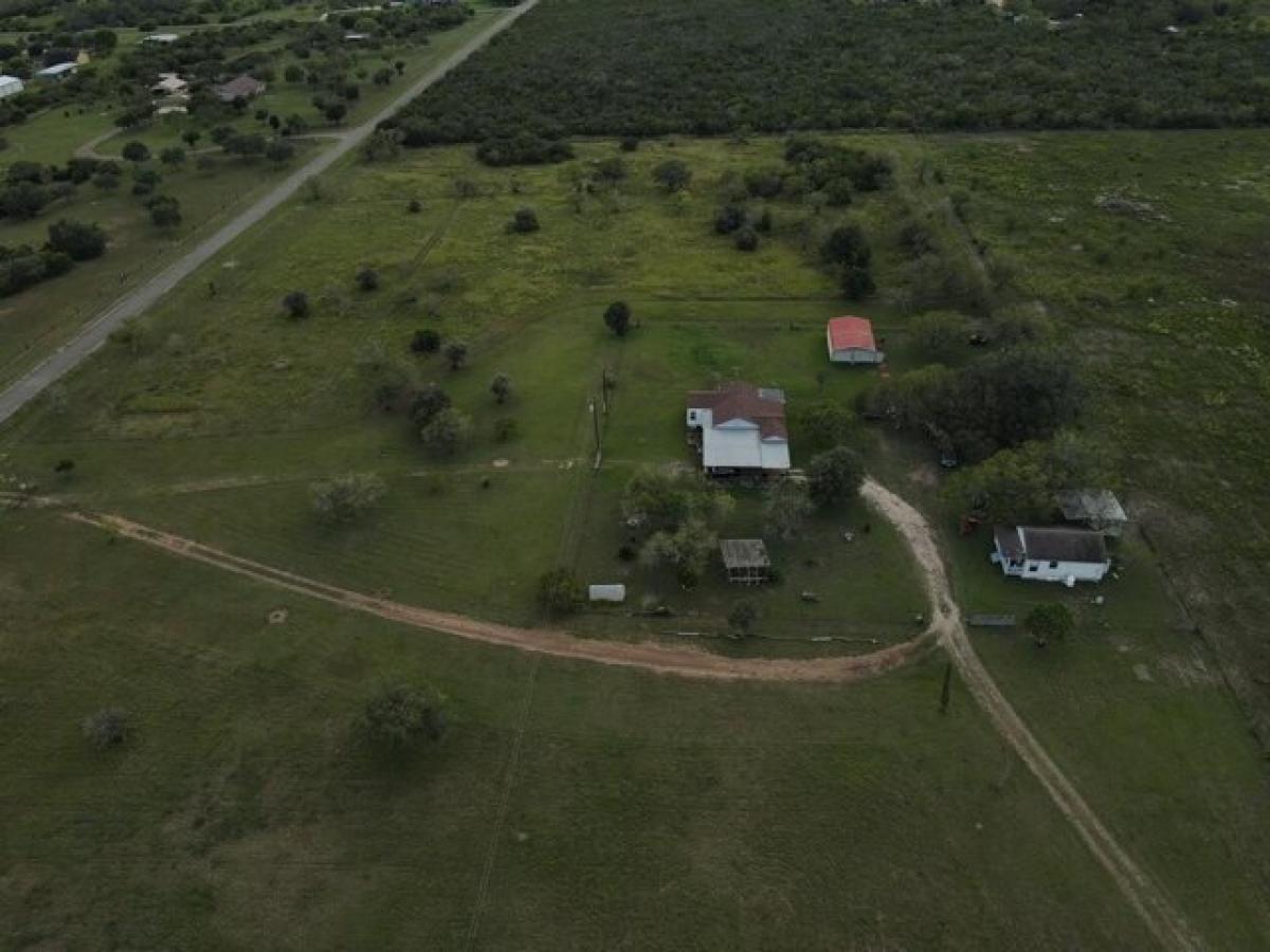 Picture of Home For Sale in Beeville, Texas, United States