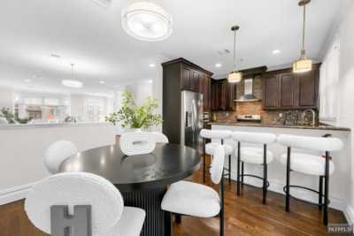 Home For Sale in Fort Lee, New Jersey