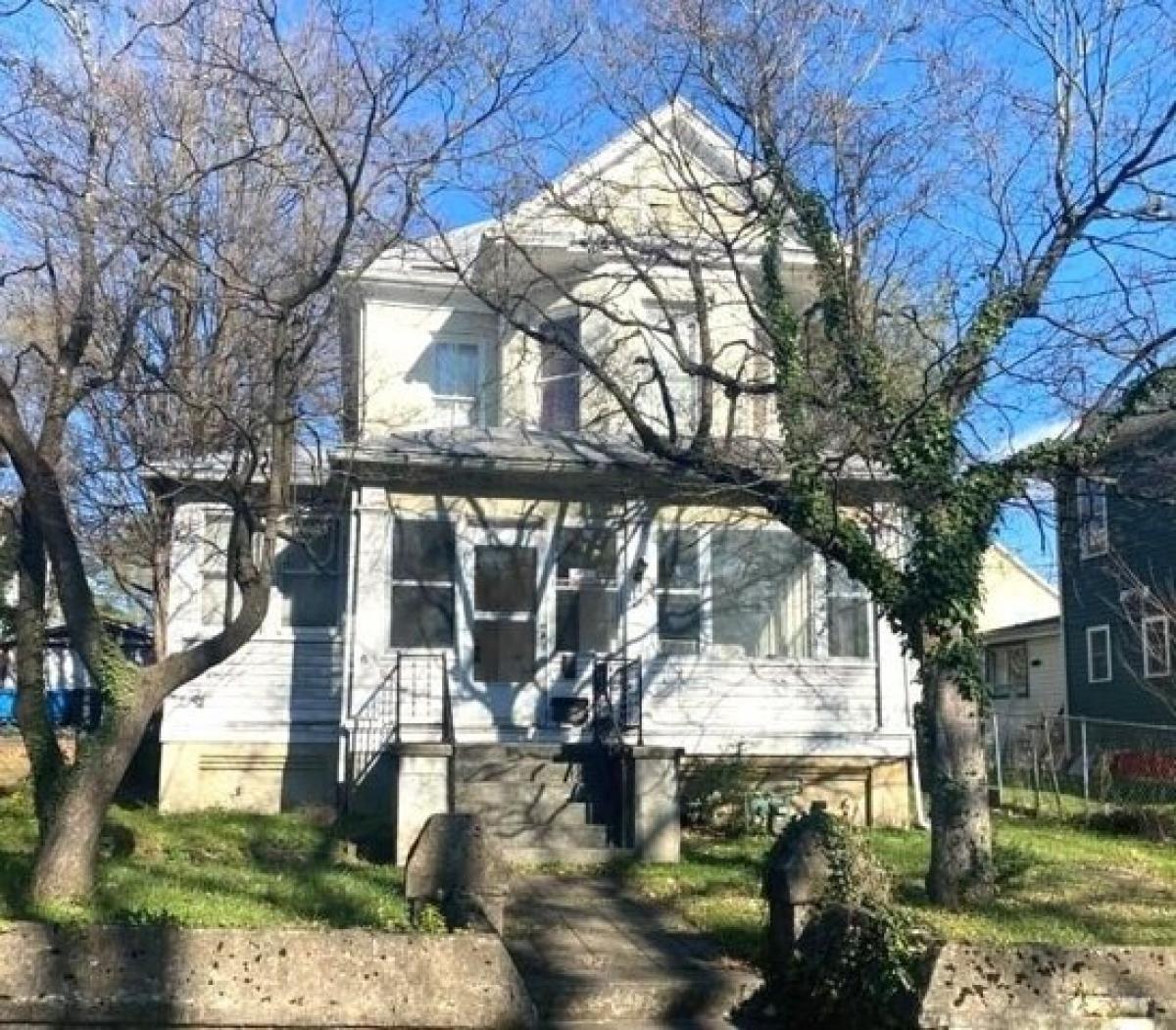 Picture of Home For Sale in Roanoke, Virginia, United States