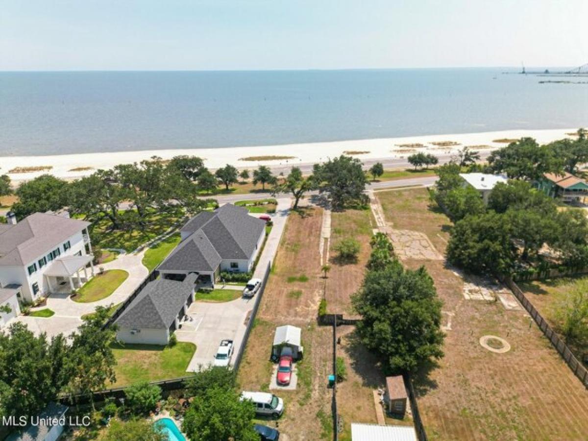 Picture of Residential Land For Sale in Gulfport, Mississippi, United States