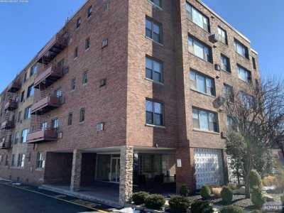 Home For Rent in Fort Lee, New Jersey