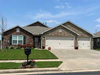 Home For Sale in Glenpool, Oklahoma