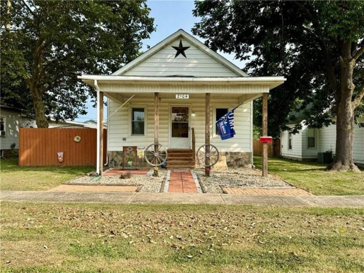 Picture of Home For Sale in Mattoon, Illinois, United States