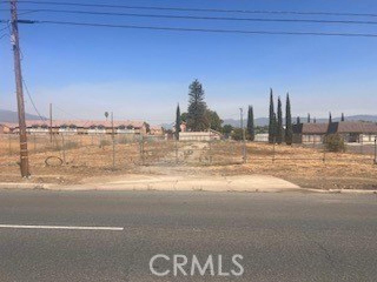 Picture of Residential Land For Sale in Rialto, California, United States