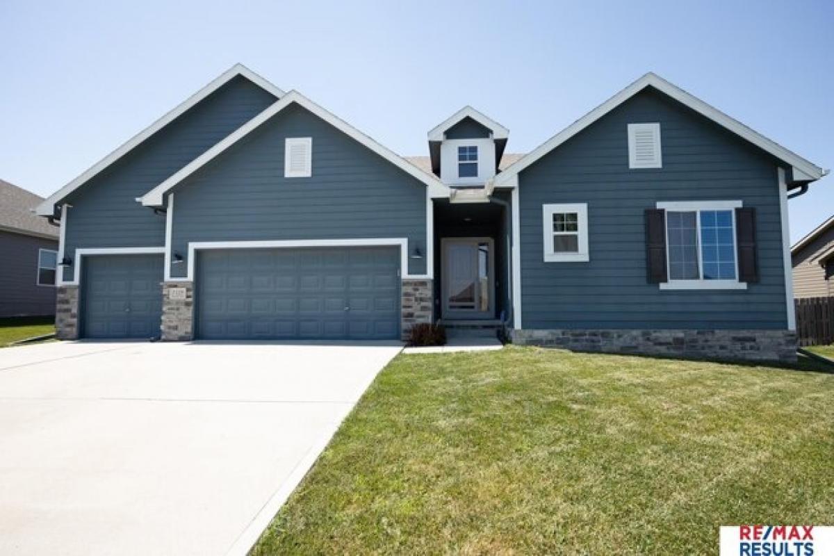 Picture of Home For Sale in Bennington, Nebraska, United States