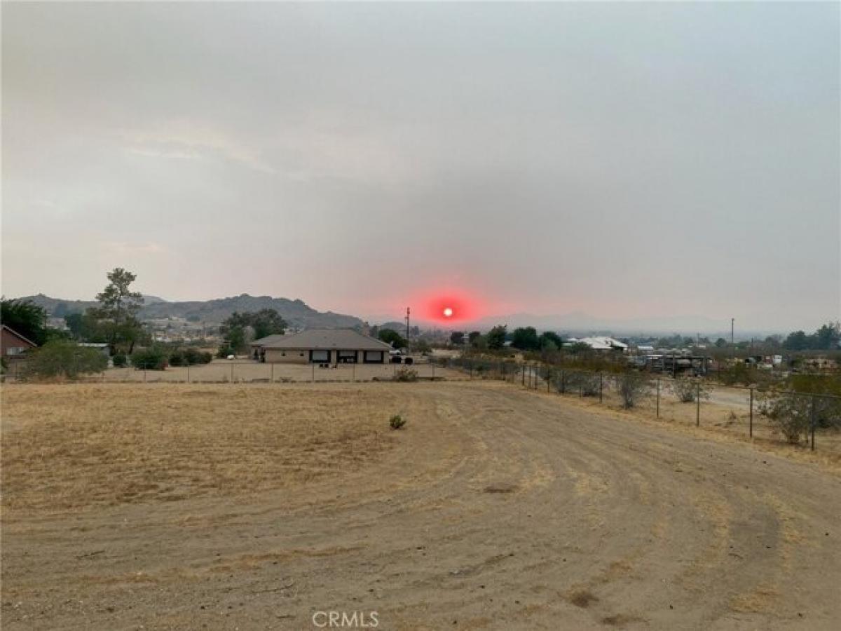 Picture of Home For Sale in Apple Valley, California, United States