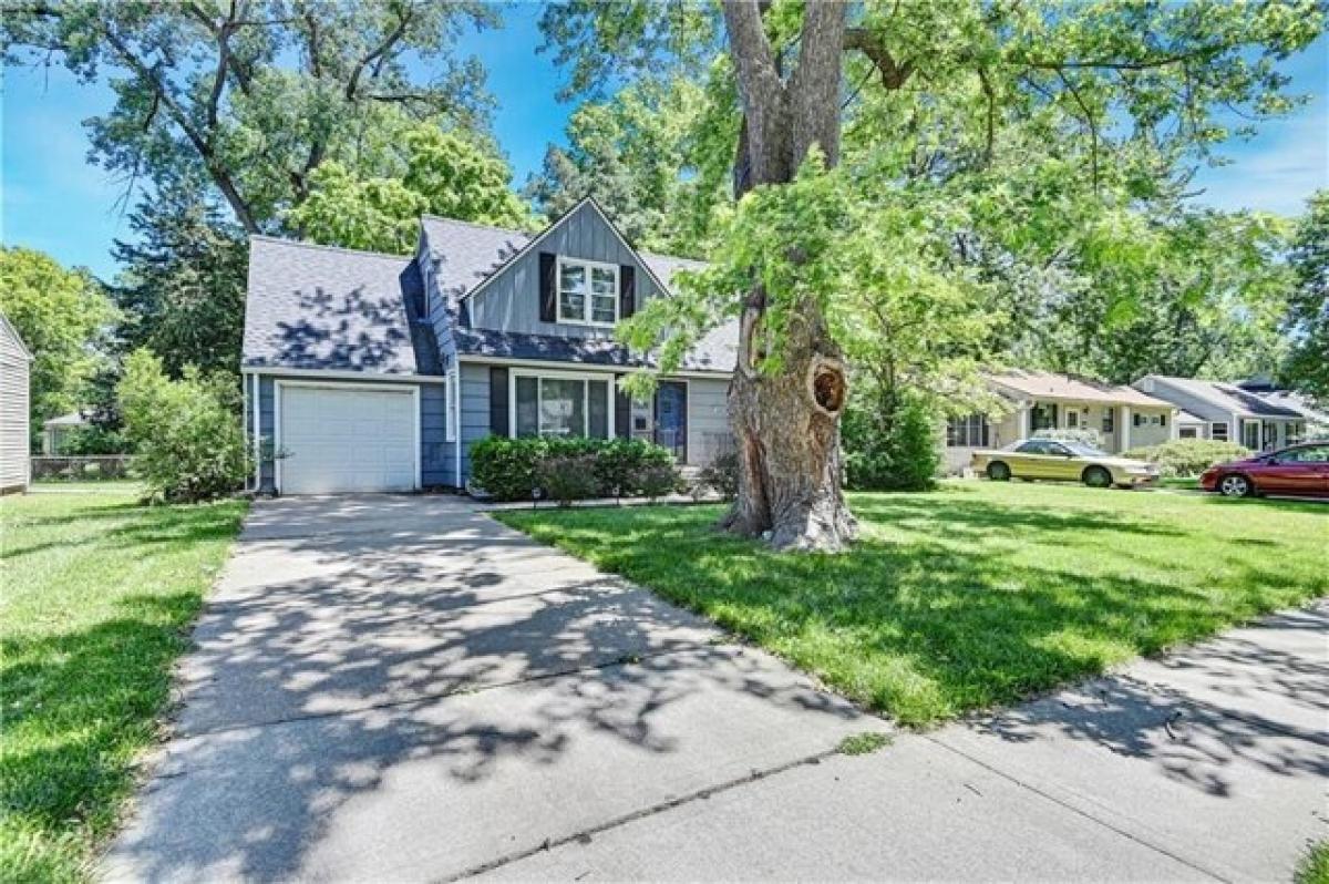 Picture of Home For Sale in Prairie Village, Kansas, United States