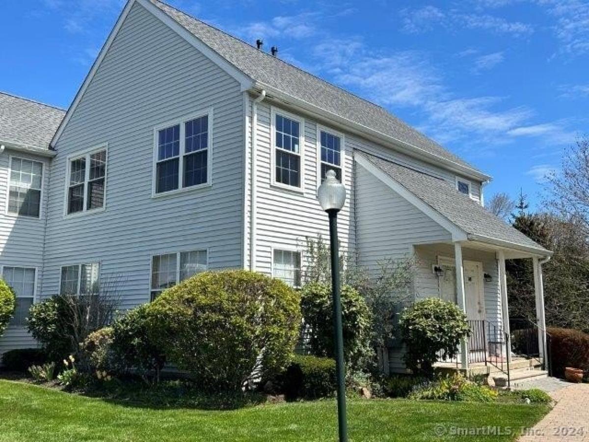 Picture of Home For Sale in North Branford, Connecticut, United States