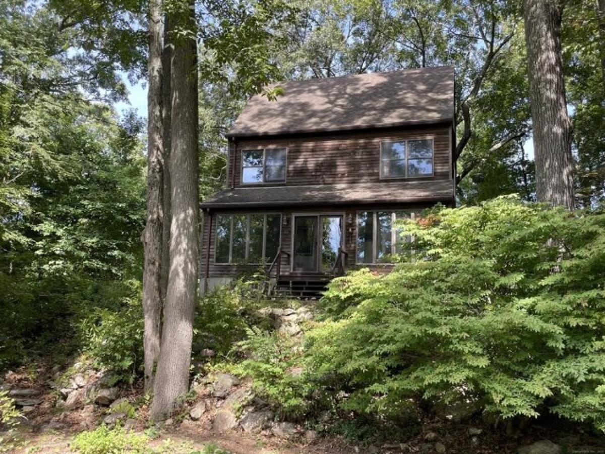 Picture of Home For Sale in Guilford, Connecticut, United States