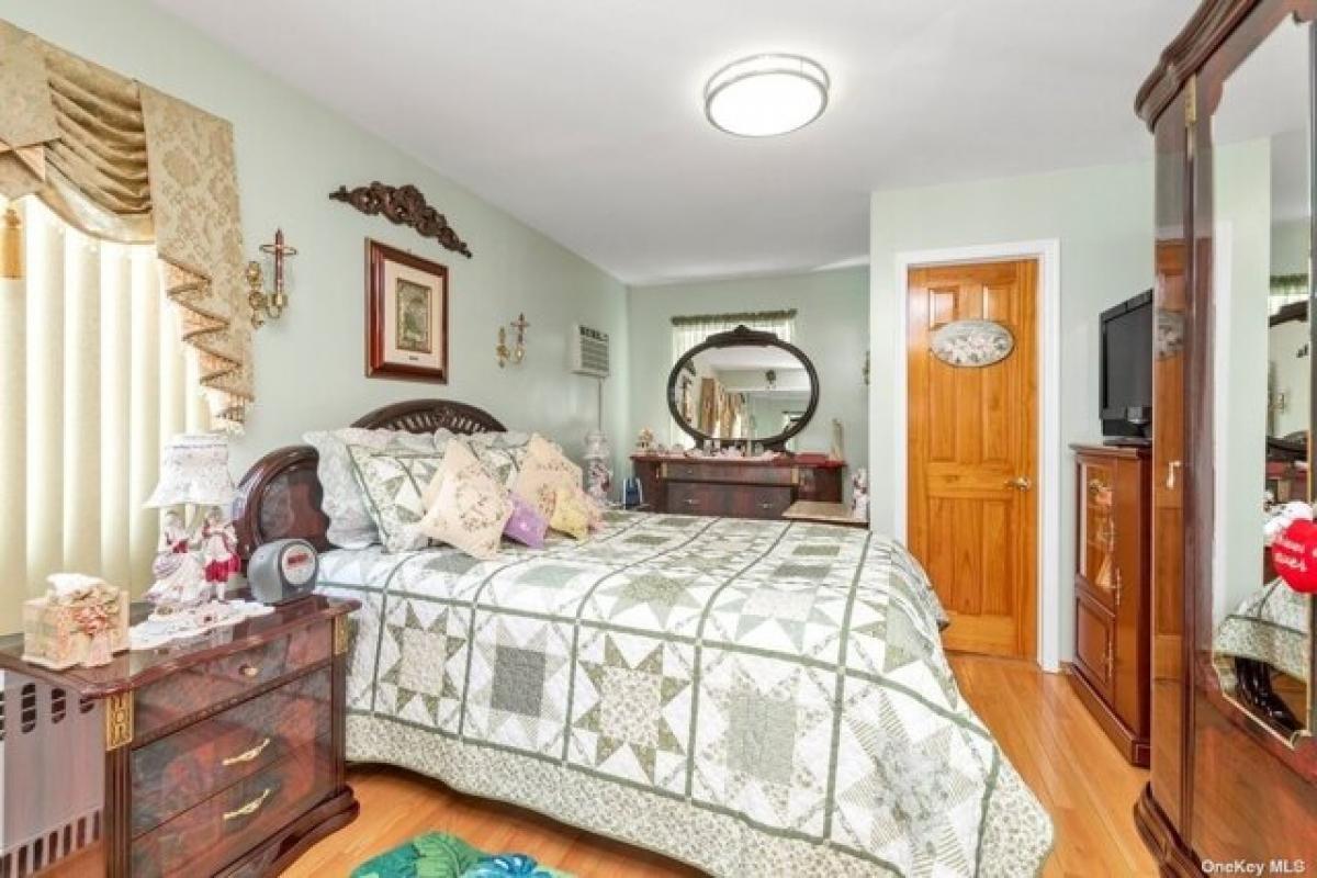 Picture of Home For Sale in Ozone Park, New York, United States