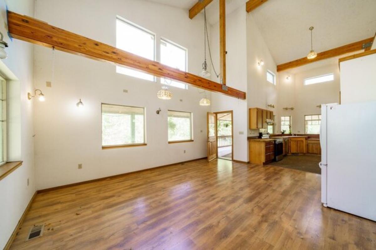 Picture of Home For Sale in Cloverdale, Oregon, United States