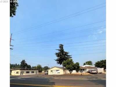 Home For Sale in Cottage Grove, Oregon