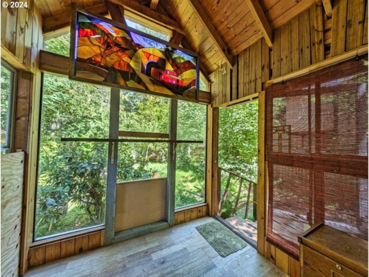 Picture of Home For Sale in Rhododendron, Oregon, United States