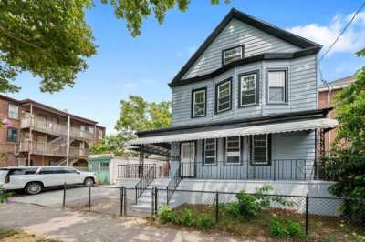 Home For Rent in Bayonne, New Jersey