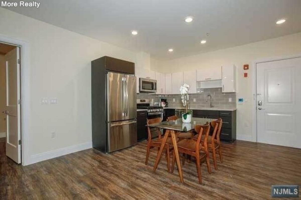 Picture of Apartment For Rent in Palisades Park, New Jersey, United States