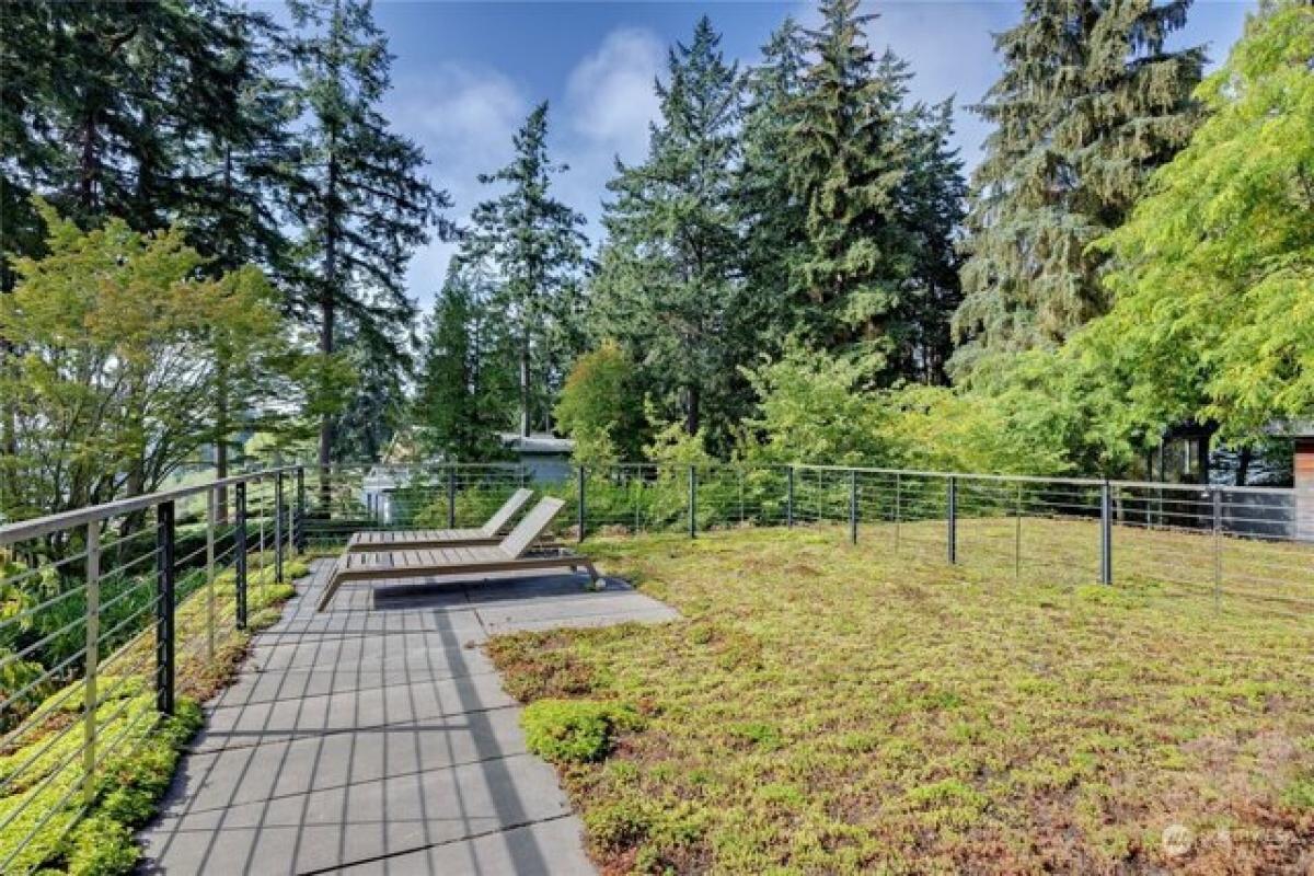 Picture of Home For Sale in Bainbridge Island, Washington, United States