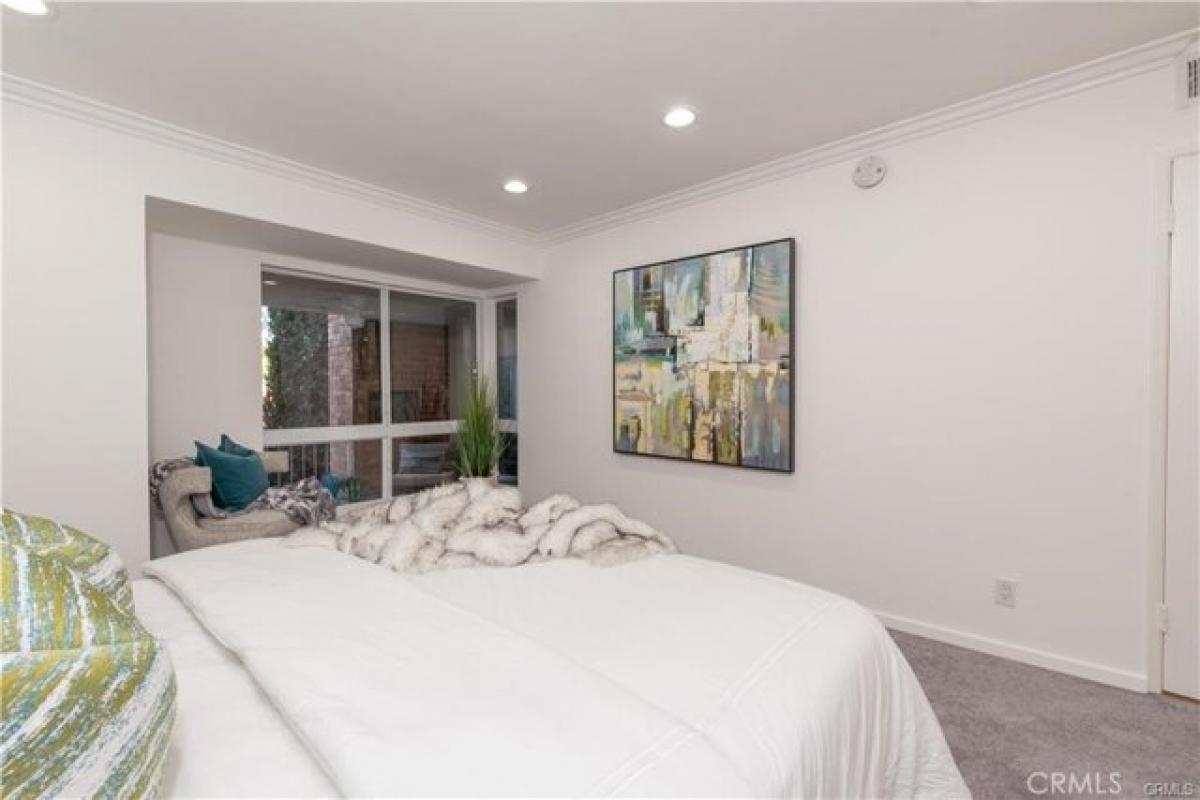 Picture of Home For Sale in Encino, California, United States