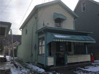 Home For Sale in Beaver Falls, Pennsylvania