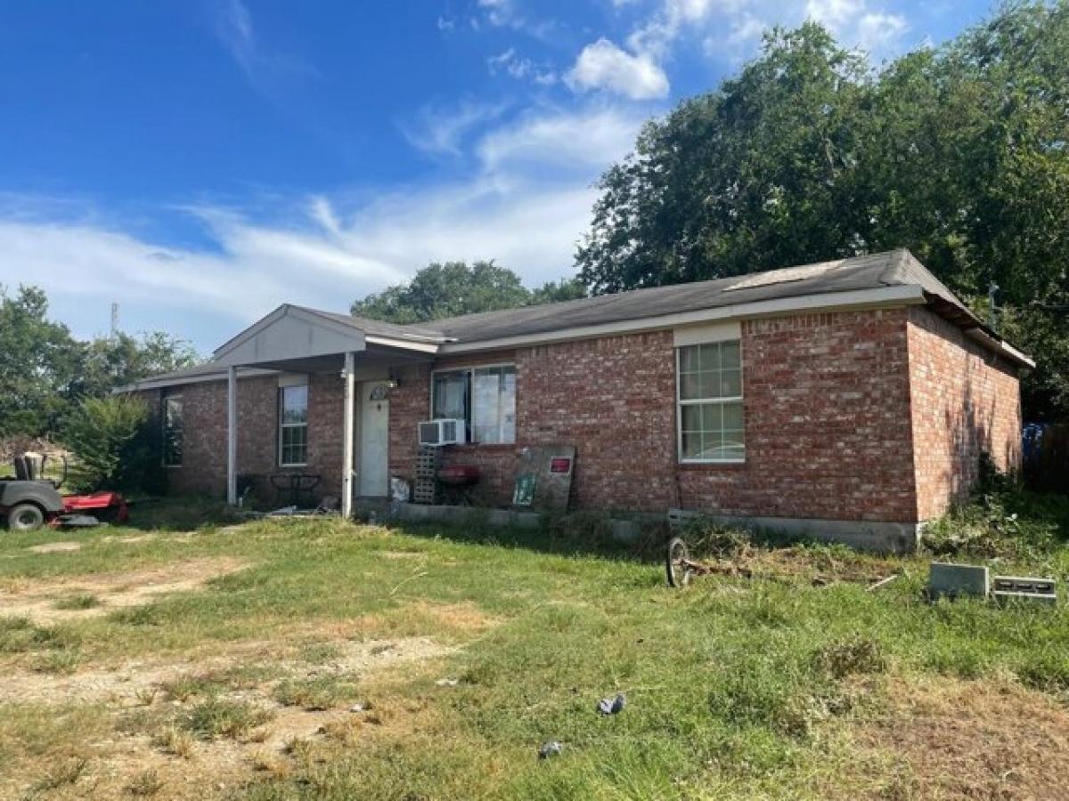 Picture of Home For Sale in Brenham, Texas, United States