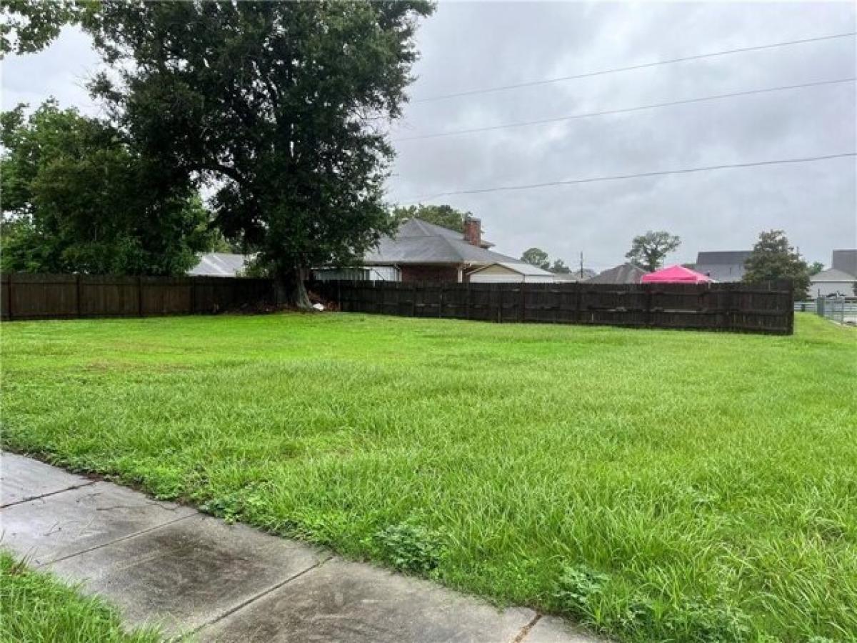 Picture of Residential Land For Sale in Chalmette, Louisiana, United States