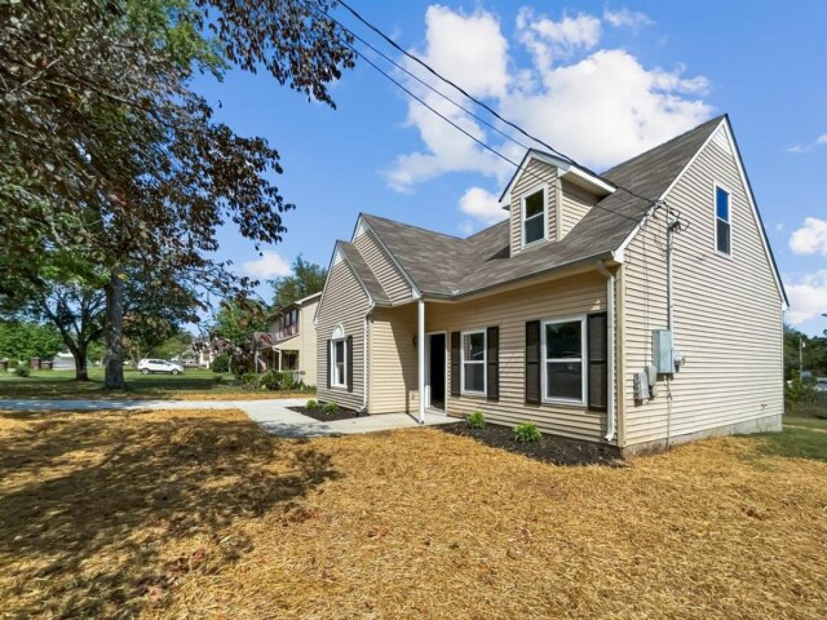 Picture of Home For Sale in La Vergne, Tennessee, United States