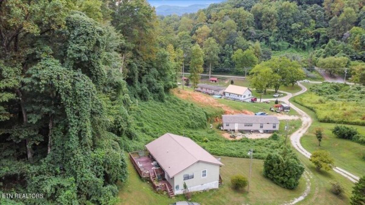 Picture of Home For Sale in Caryville, Tennessee, United States