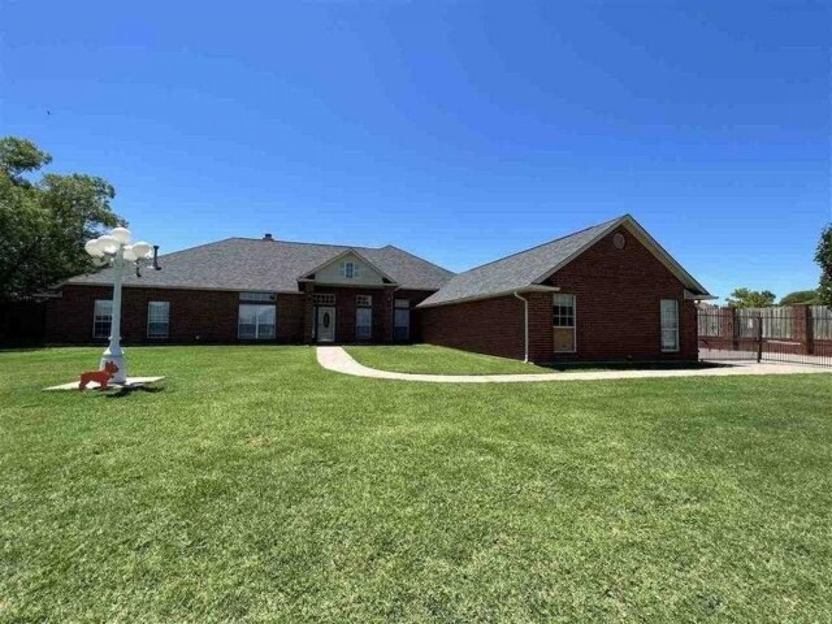 Picture of Home For Sale in Lawton, Oklahoma, United States