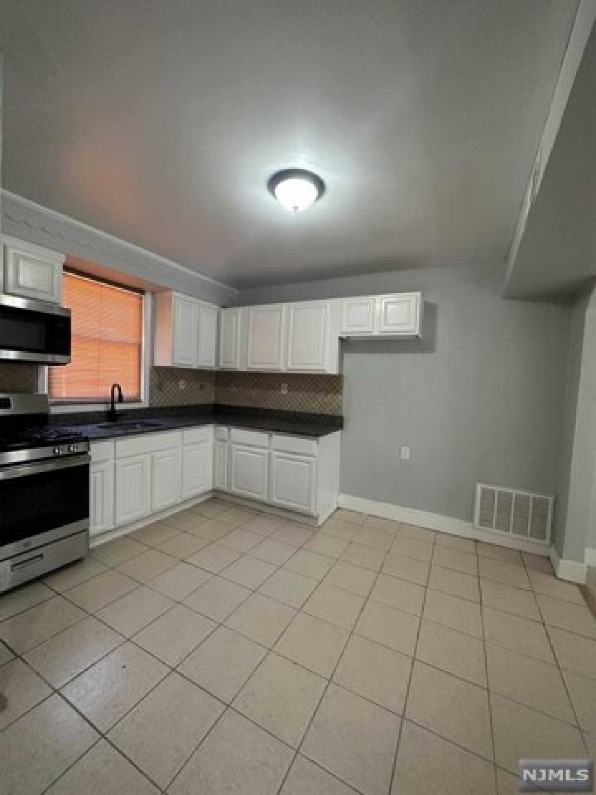 Picture of Home For Rent in Newark, New Jersey, United States