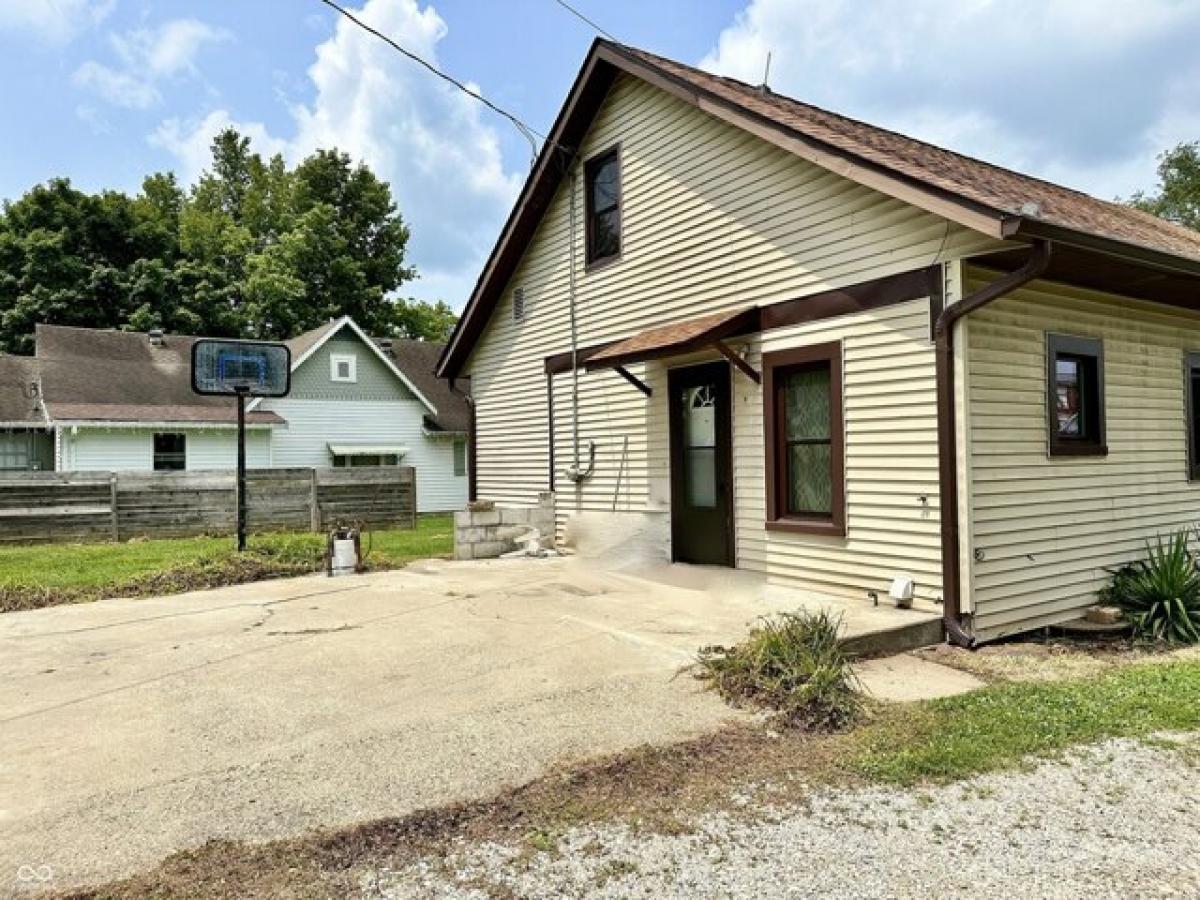 Picture of Home For Sale in Paragon, Indiana, United States