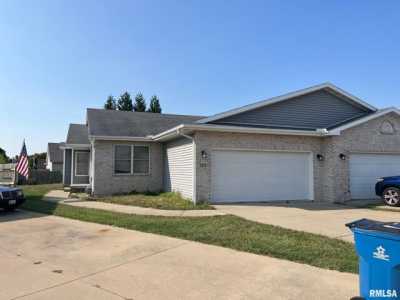 Home For Rent in Chatham, Illinois