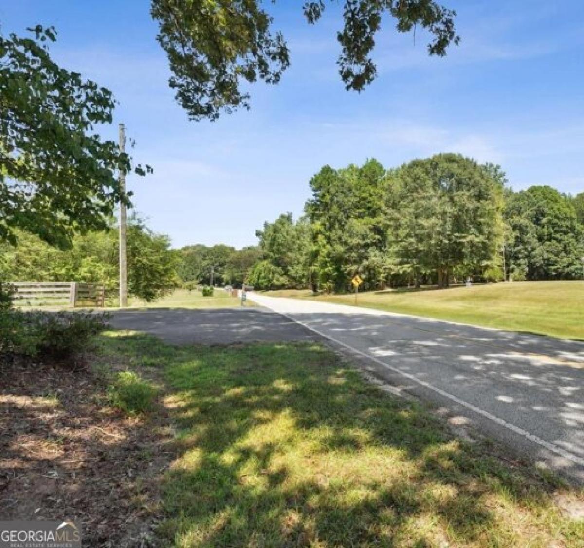 Picture of Residential Land For Sale in Hoschton, Georgia, United States