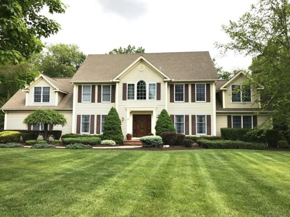 Picture of Home For Sale in Bethel, Connecticut, United States