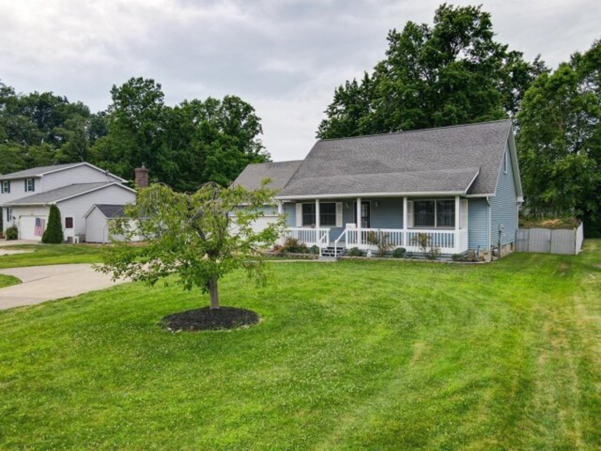 Picture of Home For Sale in Harborcreek, Pennsylvania, United States