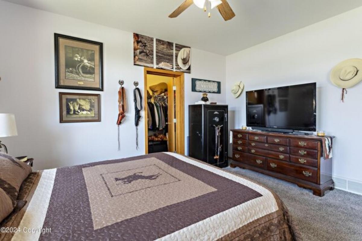 Picture of Home For Sale in Newcastle, Wyoming, United States