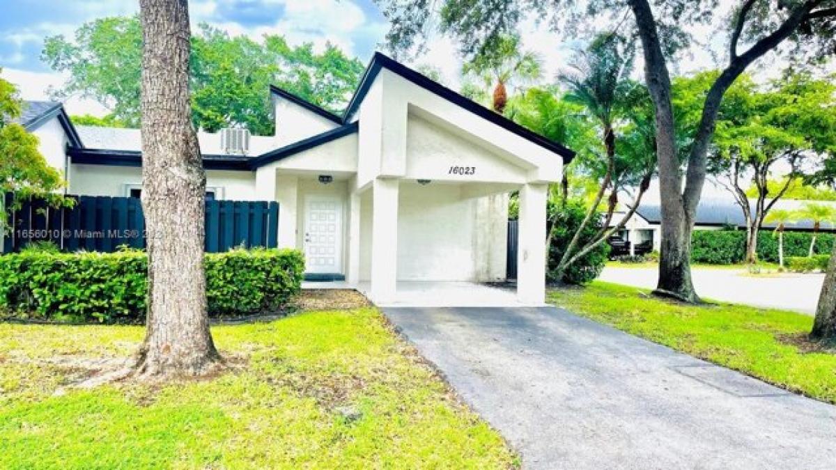 Picture of Home For Sale in Weston, Florida, United States