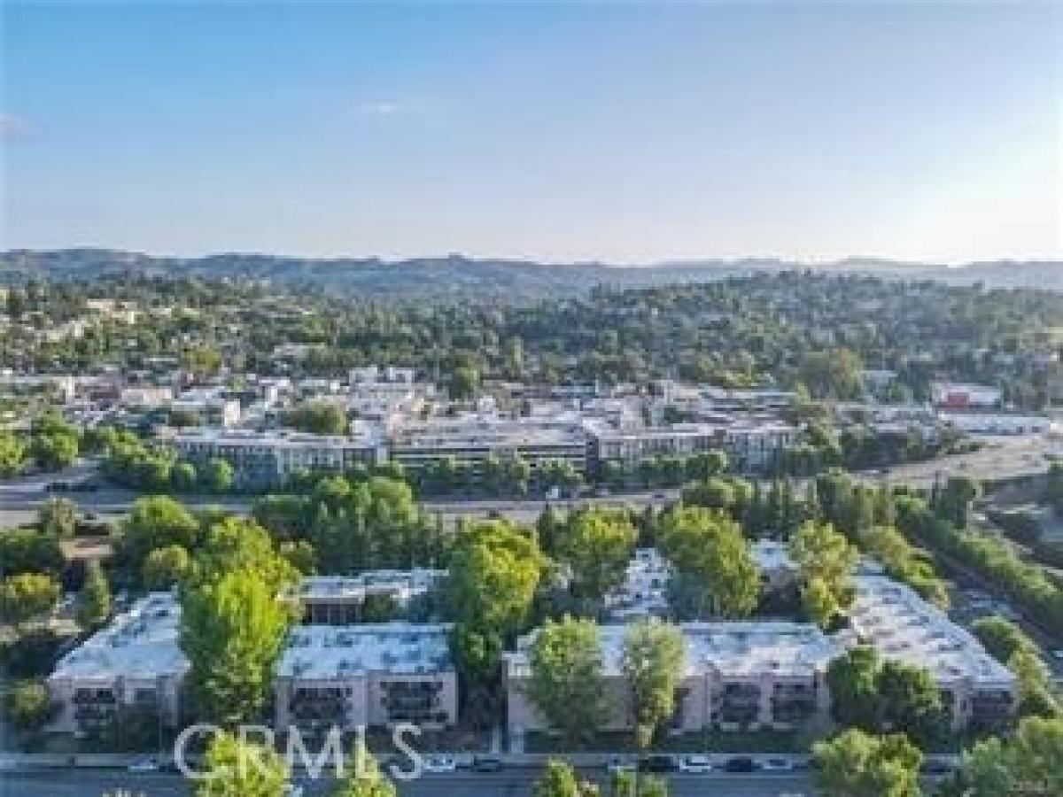 Picture of Home For Sale in Woodland Hills, California, United States