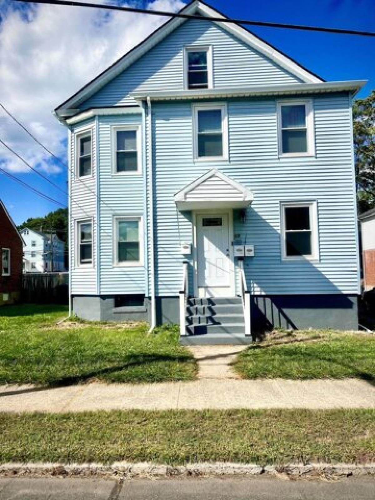 Picture of Home For Sale in New Britain, Connecticut, United States