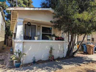 Home For Sale in Martinez, California