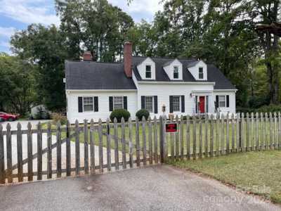 Home For Sale in Winnsboro, South Carolina