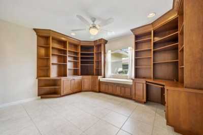 Home For Sale in Royal Palm Beach, Florida