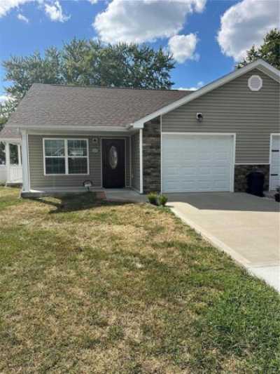 Home For Sale in Bowling Green, Missouri