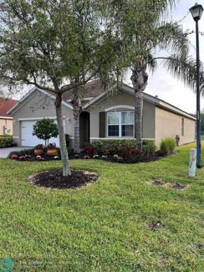 Home For Rent in Alva, Florida