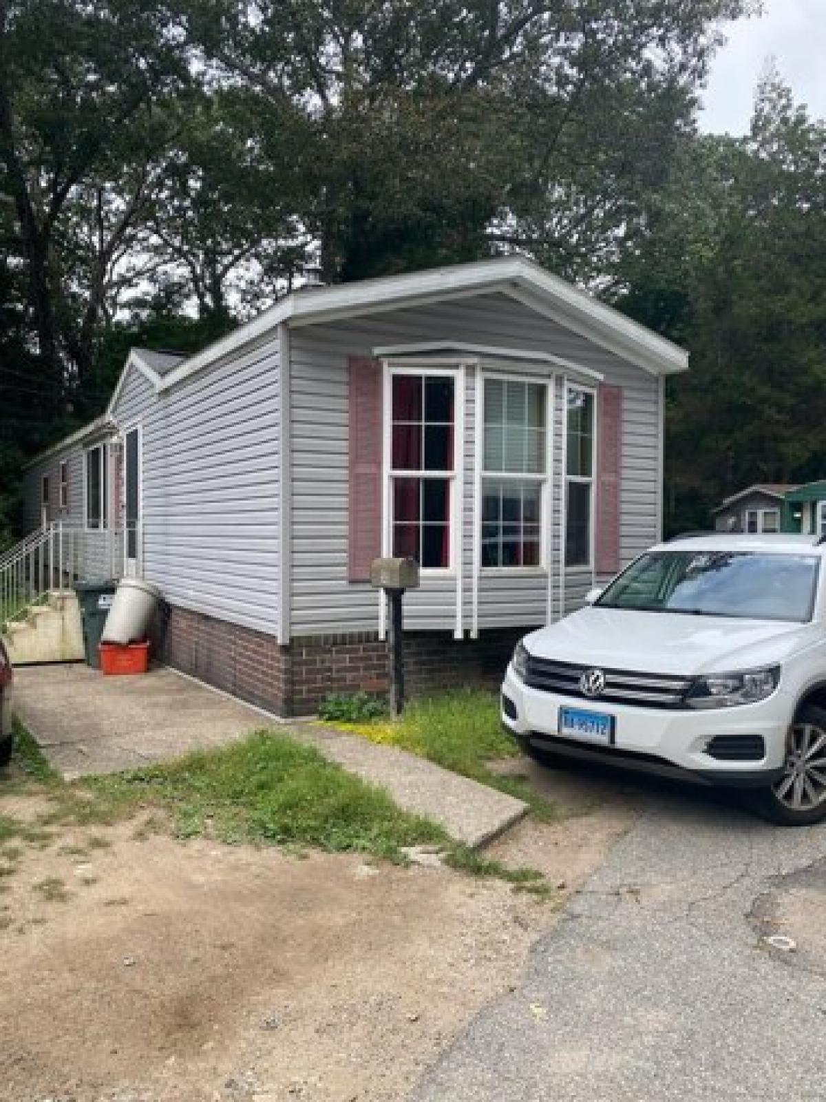 Picture of Home For Sale in Groton, Connecticut, United States