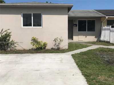 Home For Sale in Miami Gardens, Florida