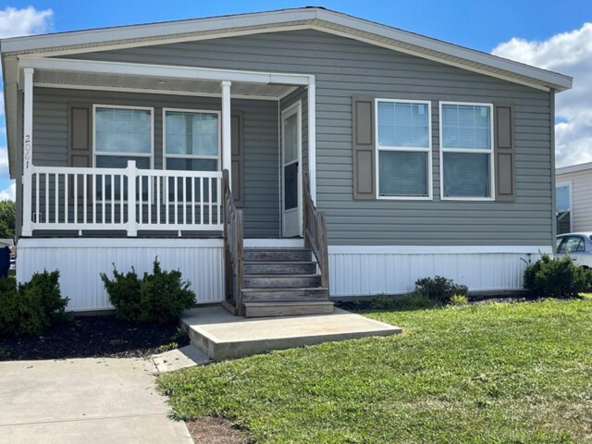 Picture of Home For Sale in Greenwood, Indiana, United States