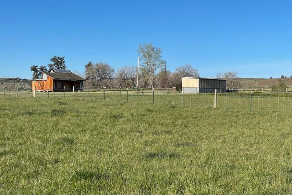 Picture of Residential Land For Sale in Madras, Oregon, United States