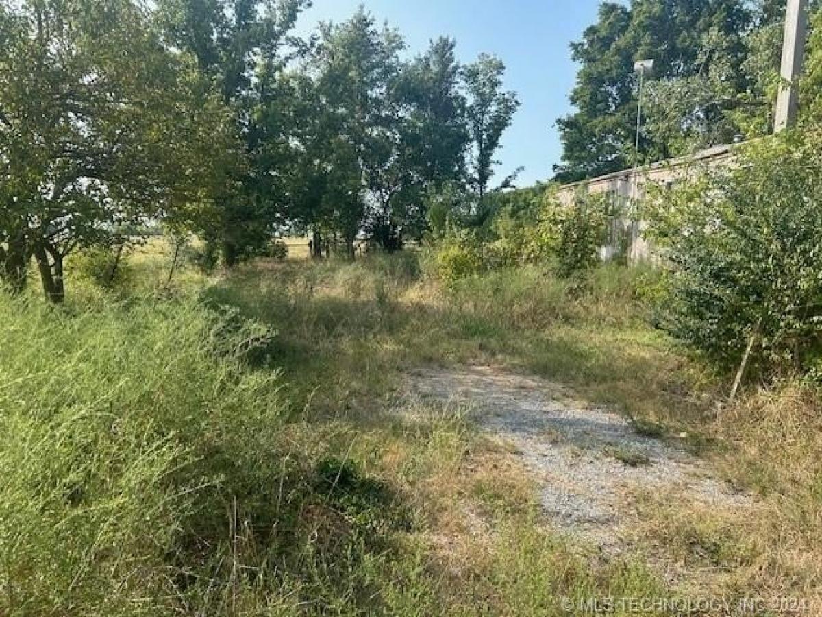 Picture of Residential Land For Sale in Pryor, Oklahoma, United States