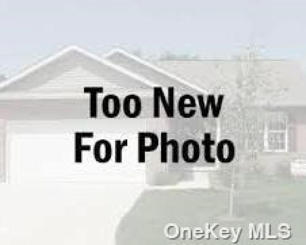 Picture of Home For Sale in Merrick, New York, United States