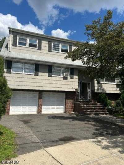 Home For Sale in Secaucus, New Jersey