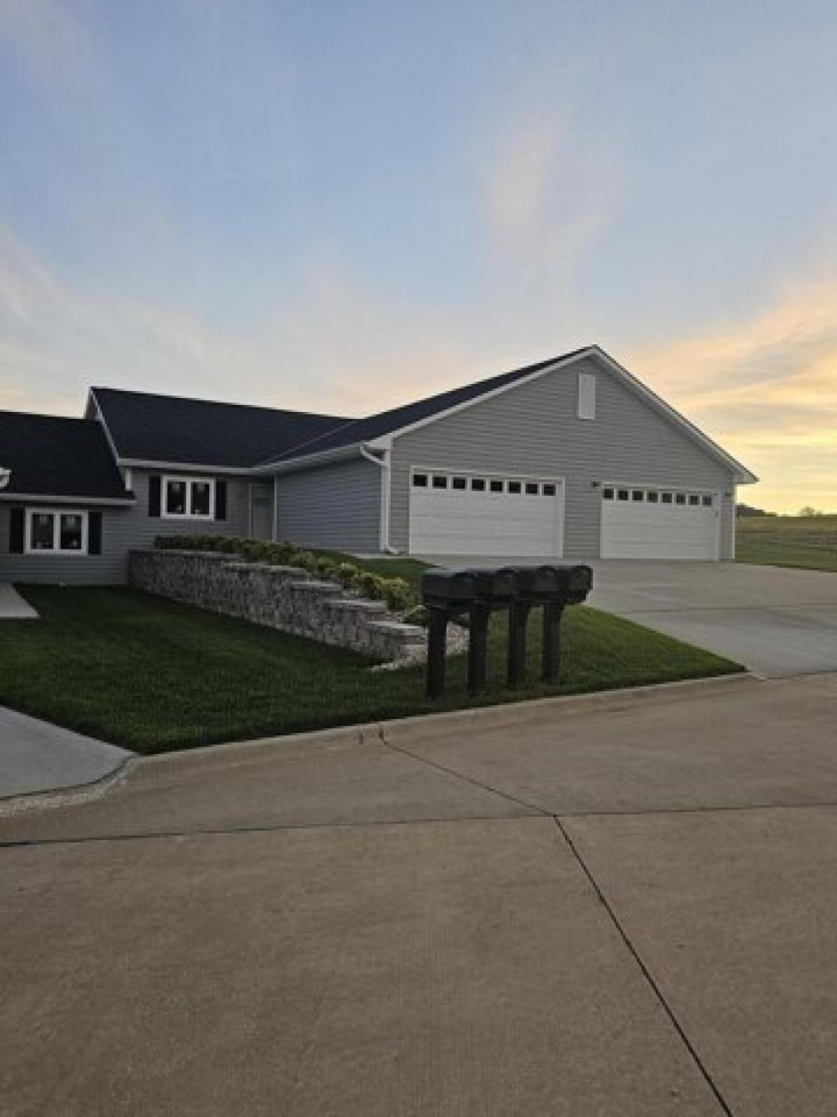 Picture of Home For Sale in Avoca, Iowa, United States